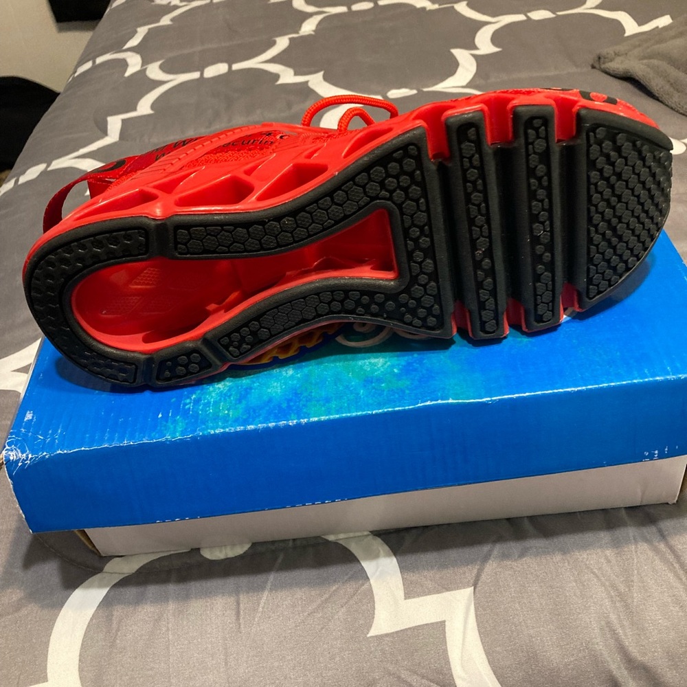 Size 8 - Picture 3 of 3